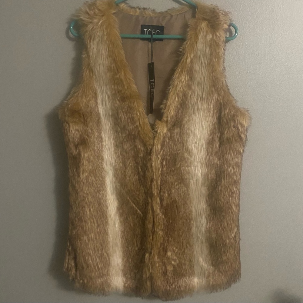 TCEC Faux Fur Vest Medium NWT Sleeveless Hip Length Hook N Eye Closure